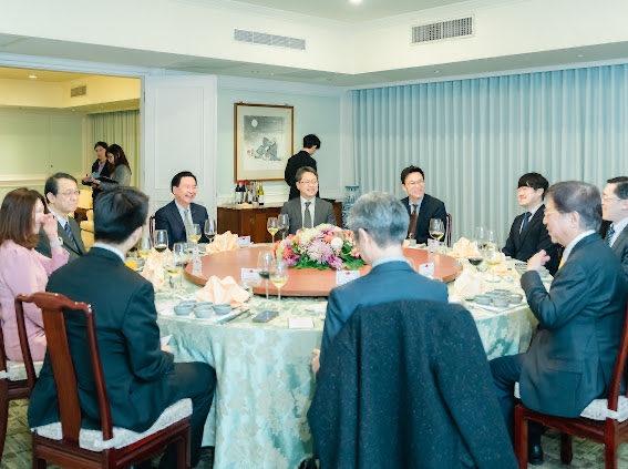 2. Foreign Minister Wu hosts a dinner for the Japanese delegation.