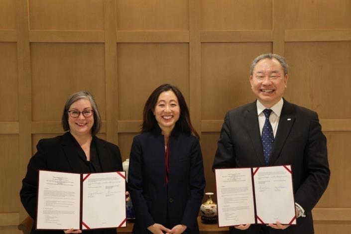 2. Managing Director Larson (left), DFC Chief of Staff Jane Rhee, and Representative Yui pose for a photo after signing the MOU.