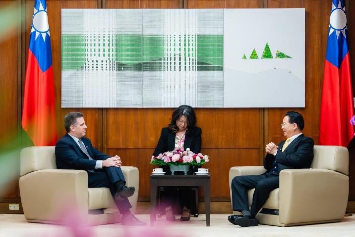 1.Minister Wu (right) meets with Minister Villate (left).