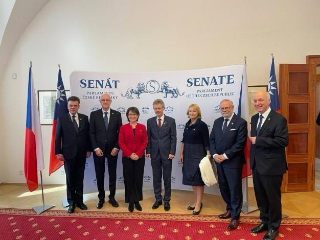 1. Czech Senate President Vystrčil, all four Senate vice presidents, and the chair of the Committee on Foreign Affairs, Defence and Security welcome Vice President-elect Hsiao to the Czech Republic. (From left to right) Vice President Tomáš Czernin, First Vice President Jiří Drahoš, Vice President-elect Hsiao, President Vystrčil, Vice President Jitka Seitlová, Vice President Jiří Oberfalzer, and Chair Pavel Fischer.