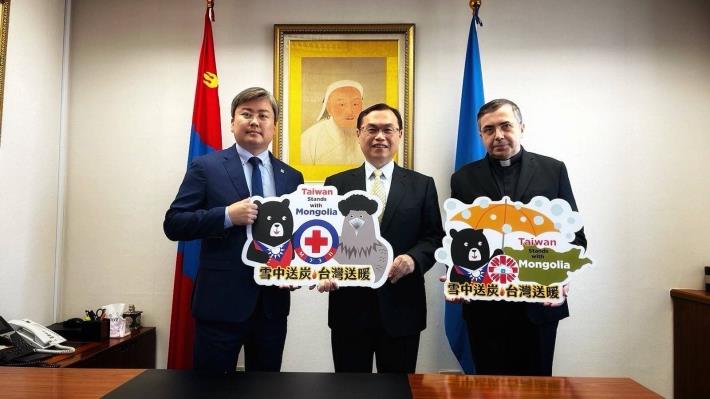 Director General Ho (center), after announcing a government donation to the Mongolian Red Cross Society and Caritas Mongolia for snow disaster relief in Mongolia, poses for a photo with Representative Tumurbaatar (left) and Chargé d’Affaires Mazzotti (right).