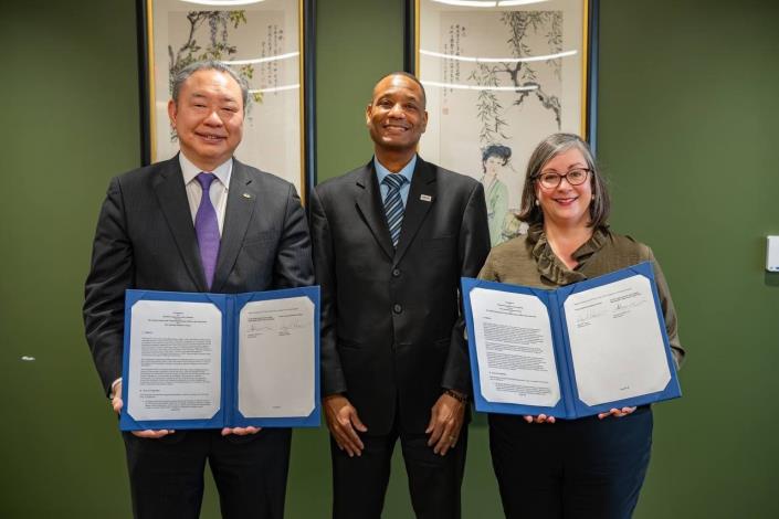 2.Representative Yui (left), Managing Director Larson (right), and USAID Counselor Clinton White (center) pose with the signed arrangement.