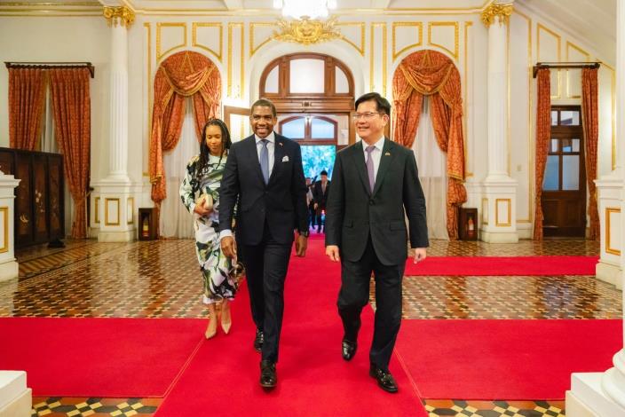 1. Minister Lin (right) welcomes Prime Minister Drew and Madam Prince-Drew to the Taipei Guest House.