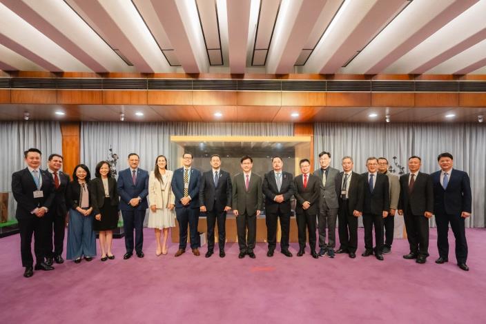 3. Minister Lin, Congress President Ramos, members of the visiting delegation, and other guests pose for a group photo