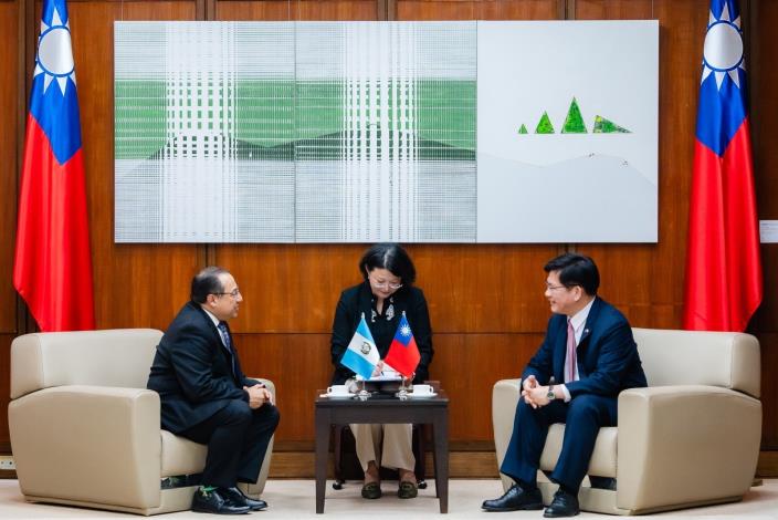 1. Minister Lin meets with Vice Minister Orozco