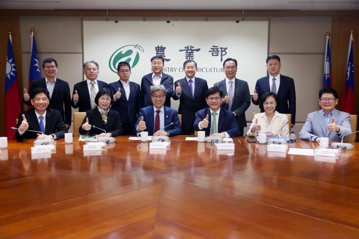 4. Minister Lin, Minister Chen, Taiwan International Cooperation and Development Fund Secretary General Huang Yu-lin, and others attend the meetin