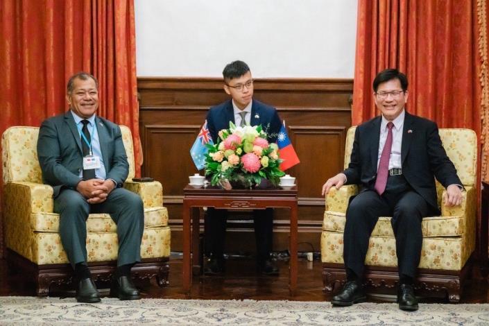 1. Minister Lin (right) meets with Deputy Prime Minister Nelesone 　(left) at the Taipei Guest Hous