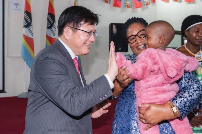 3. Special Envoy Lin meets the child named Taiwan