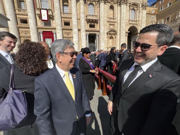 2. Mr. Chen meets with Paraguayan Chamber of Deputies Speaker Latorre.