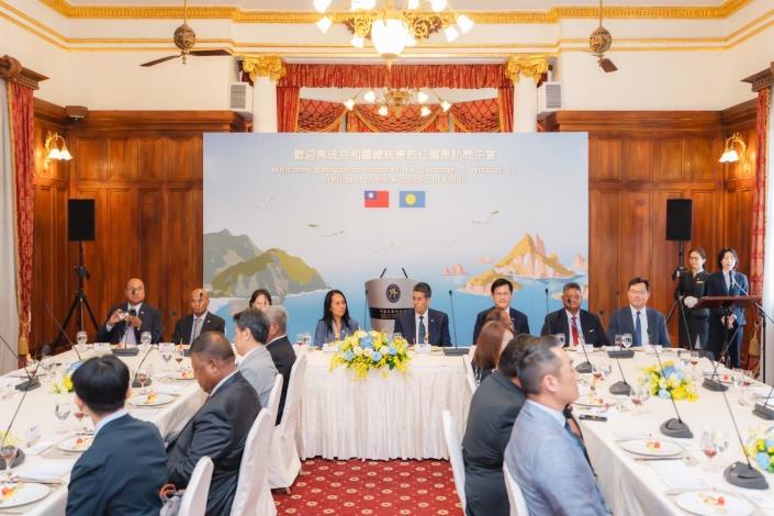 1. Minister Lin hosts a luncheon for President Whipps