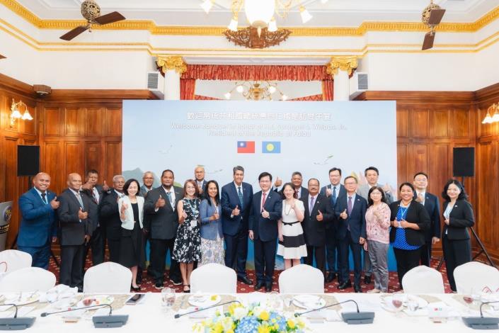 5. Minister Lin and President Whipps pose for a photo with members of the Palauan delegation and other guests