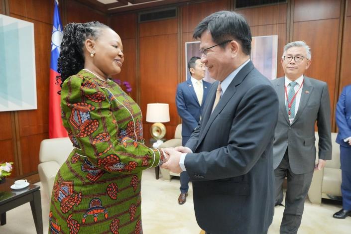 1. Minister Lin welcomes the delegation led by Minister Shakantu