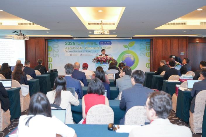3. Minister Lin explains to international legal scholars attending the forum that Taiwan is a Taiwan of the world and that the more secure Taiwan is, the more secure the world and the world’s democracies will be.