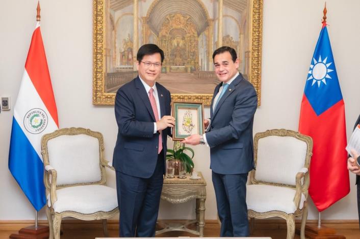 1. Minister Lin meets with Minister Ramírez