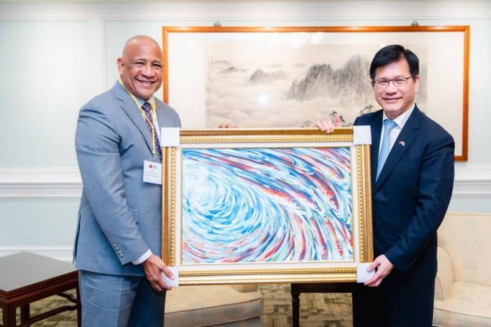 2. Deputy Prime Minister Hilaire (left) presents a painting to Minister Lin (right)