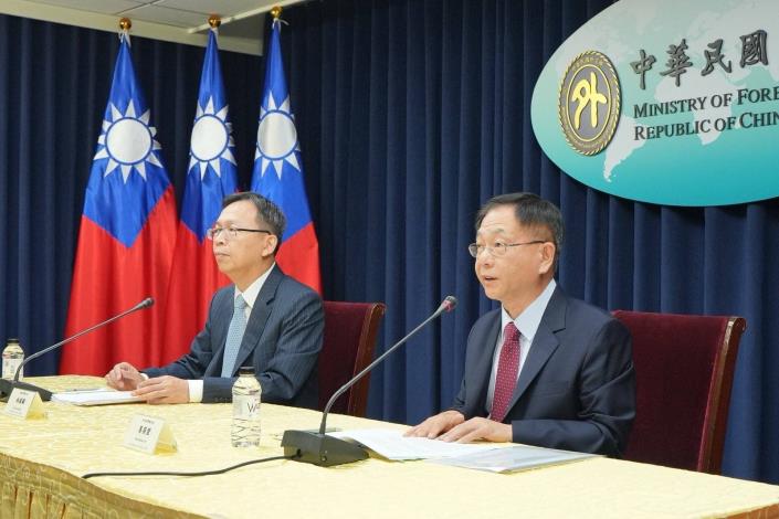 1. Vice Minister Ger (right) explains Taiwan’s appeals and methods of promoting participation in the UN and ICAO this year.