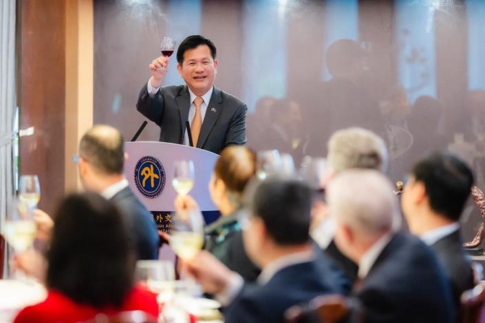 1. Minister Lin delivers a welcome speech