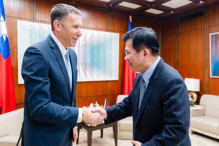 1. Minister Lin welcomes Mr. Kahana.