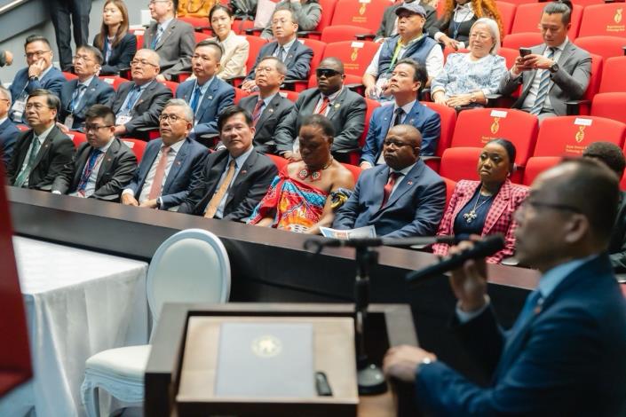 Seated in the front row, Minister Lin (fourth right), Minister Lonkhokhela (third right), Minister Khumalo (second right), and Minister Maziya (right) attend a briefing on the strategic oil reserve facility and the TIIP.