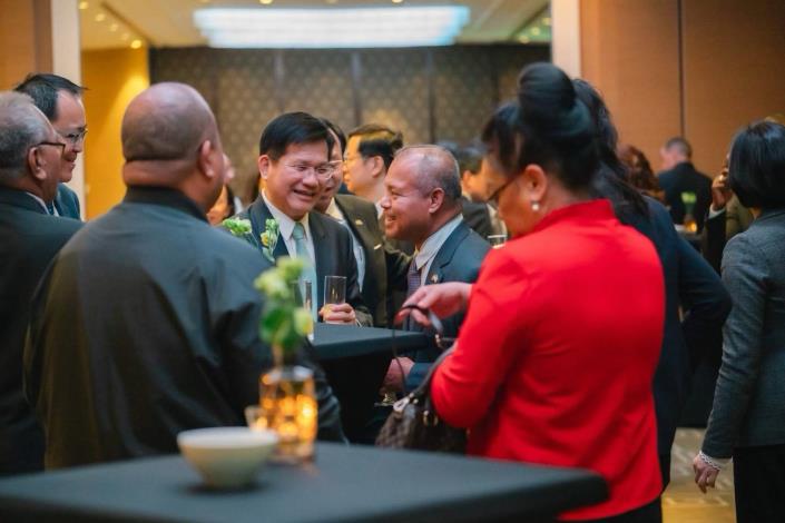 4. Minister Lin engages in lively interactions with Palau Vice President Oilouch and other representatives from Taiwan’s diplomatic allies