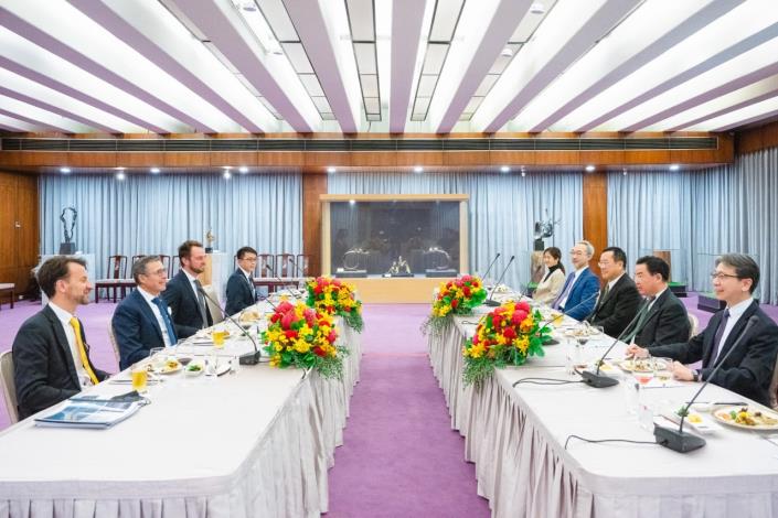 2.Minister Wu, accompanied by National Security Council Secretary General Koo, hosts a dinner for Mr. Rasmussen’s delegation
