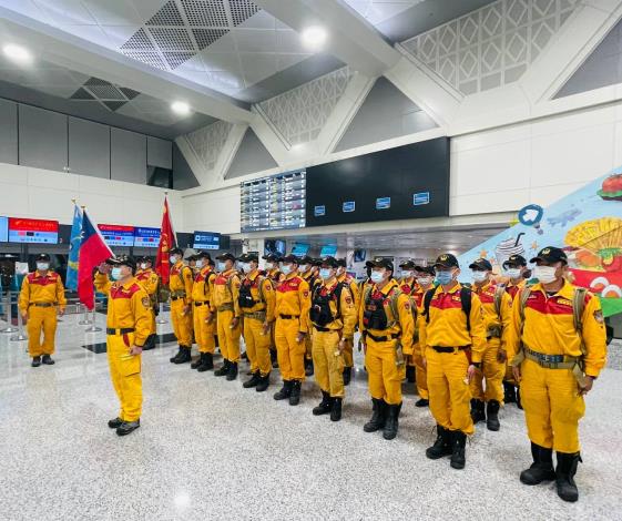 4. The 40 members of Taiwan’s advance international search and rescue team assemble at Taiwan Taoyuan International Airport.