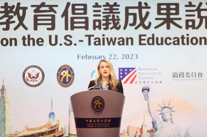 3. US Deputy Assistant Secretary of State Dawson discusses the achievements and visions of the Taiwan-US Education Initiative at a briefing after the high-level dialogue.