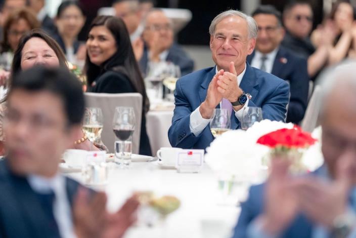 3. The delegation led by Governor Abbott attends a lively welcome luncheon hosted by Minister Lin