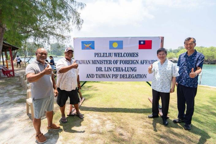 Caption 4: Minister Lin (second right) poses for a photo with Peleliu State Governor Emais Roberts (second left).