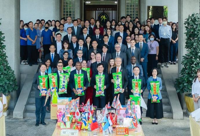 3. MOFA personnel, members of the Diplomatic Corps, and other representatives pose for a group photo.
