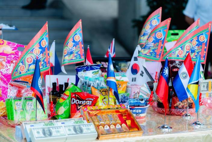 4. Special offerings provided by foreign guests on display at the event.