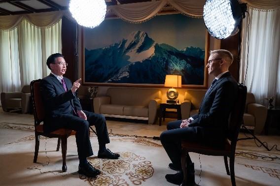 Foreign Minister Wu gives an interview to CNN correspondent Will Ripley.