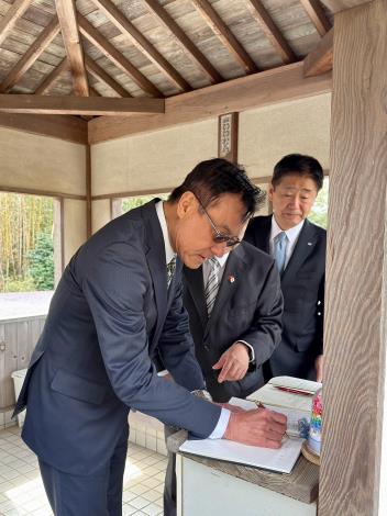 LINE_ALBUM_20250313山口縣 安倍家之墓_250319_21