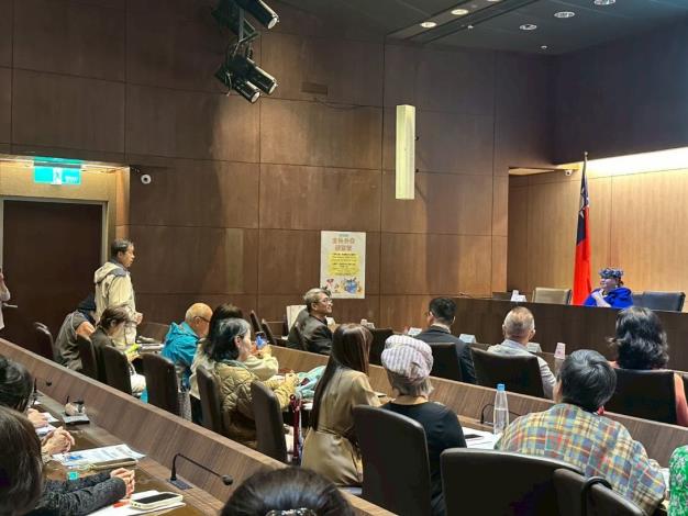 「全民外交研習營」講座中，來賓在Q&A交流環節踴躍發問。