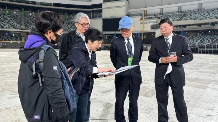 3月10日下午陪同慈濟顏博文執行長前往台北市大巨蛋進行場勘， 準備慈濟60週年、11月在大巨蛋的經藏演繹。