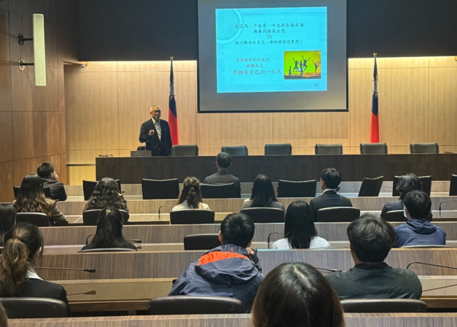 Amb. Charles LIU gave an lecture on International Etiquette