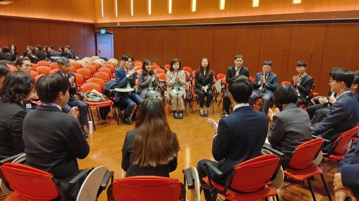 Trainees from IDIA and the Academy for the Judiciary engaged in exchanges during the visit.