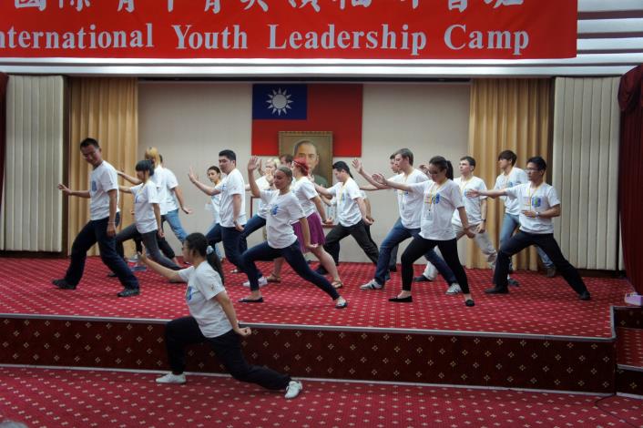 國際青年菁英領袖研習班於發表會上表演太極拳