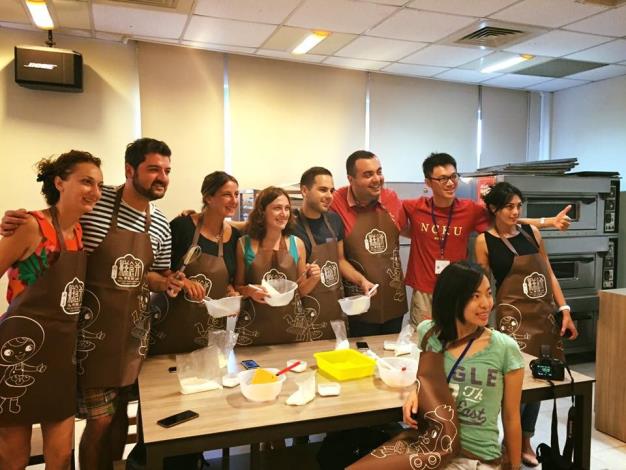 國際青年菁英領袖研習班於郭源益糕餅博物館體驗手做鳳梨酥（一）
