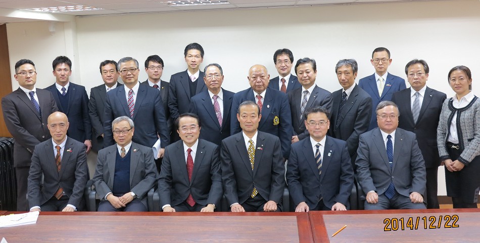 亞協李會長(左3)接見靜岡縣副知事大須賀淑郎訪華團，會後合影留念。